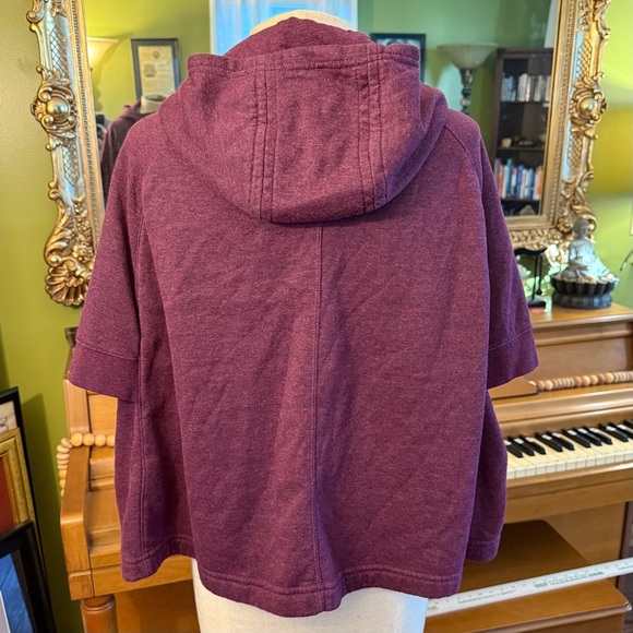 Nike Maroon Women’s Short Sleeve Hoodie - Picture 4 of 7